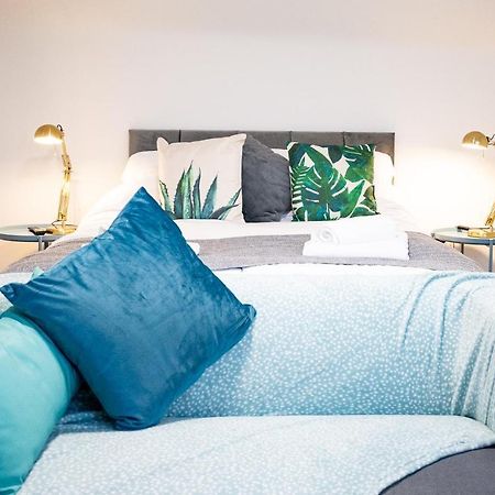 Elmo River Studios - 6 En-Suites In Wallasey - Easy Parking - Short And Long Stays Welcome Экстерьер фото