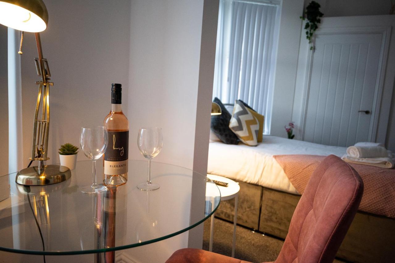 Elmo River Studios - 6 En-Suites In Wallasey - Easy Parking - Short And Long Stays Welcome Экстерьер фото