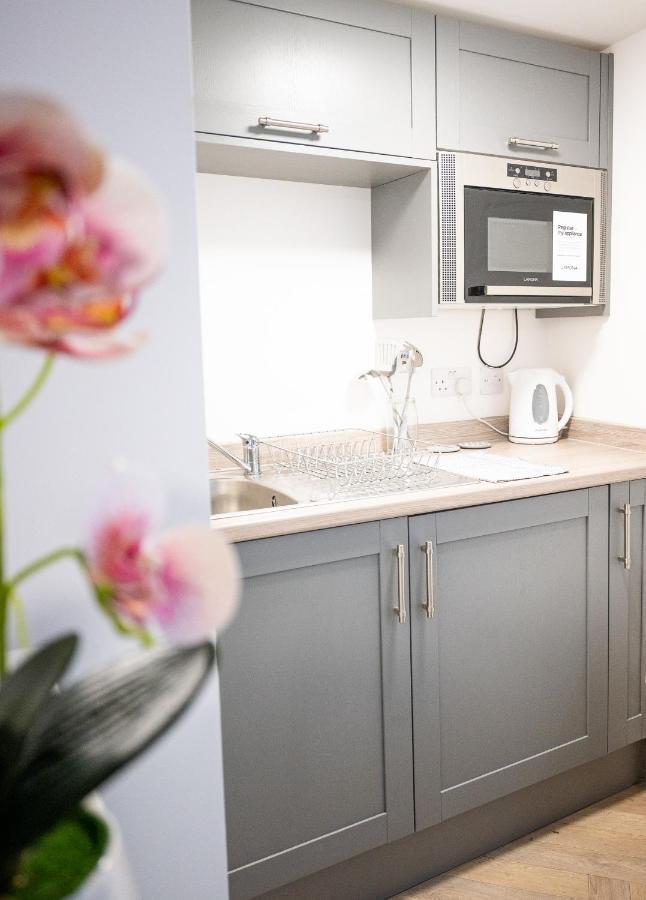 Elmo River Studios - 6 En-Suites In Wallasey - Easy Parking - Short And Long Stays Welcome Экстерьер фото